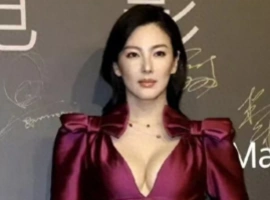 深圳街拍生图炸雷！张雨绮酒红绸缎裹身透“肉香”，宁静预言成真-三至资源分享网